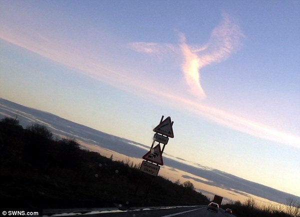
Đám mây hình thiên thần dang cánh ở Norfolk, Anh Quốc cuối tháng 12/2014