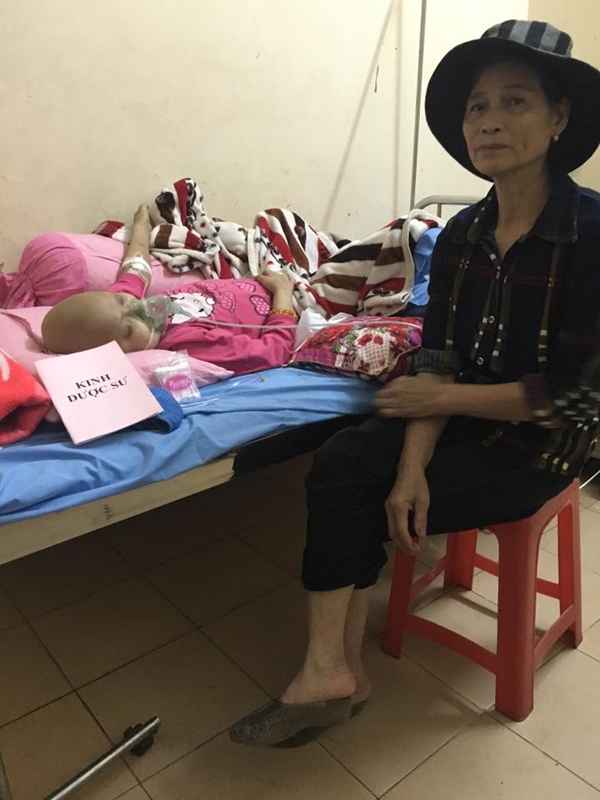 

Những hình ảnh cuối cùng của Khánh Linh trên giường bệnh. (Ảnh: Internet)