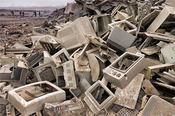 
Bãi rác thải công nghệ.