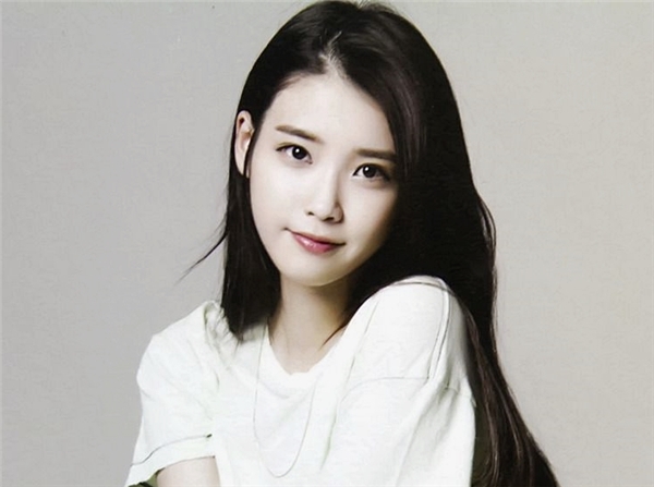 
IU hiện là nữ ca sĩ thần tượng hàng đầu Hàn Quốc.