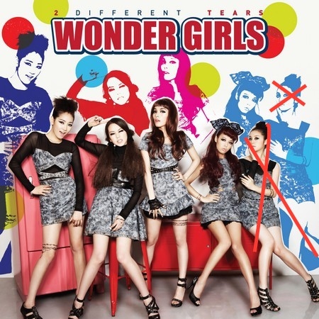 
Thậm chí, người ta còn gạch bỏ sự hiện diện của Hyelim trong poster comeback năm đó của Wonder Girls.