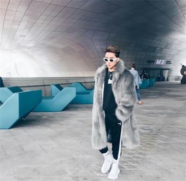 Sơn Tùng lung linh không kém trai Hàn tại Seoul Fashion Week