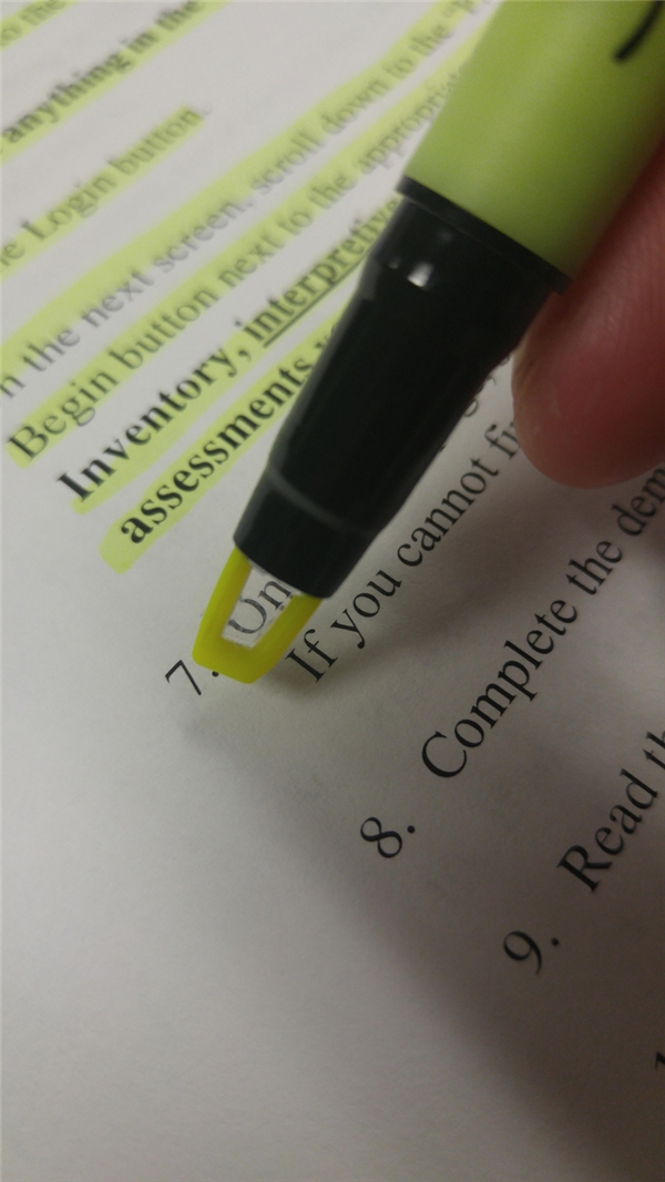 
Cây bút highlight này giúp bạn nhìn thấy trước những chữ mình sẽ tô màu.