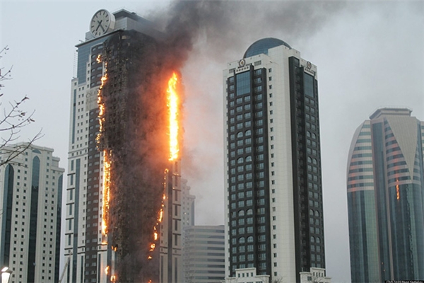 
Phải xử trí thế nào nếu bị mắc kẹt trong một đám cháy tòa nhà cao ốc? (Ảnh minh họa - Nguồn: Internet)