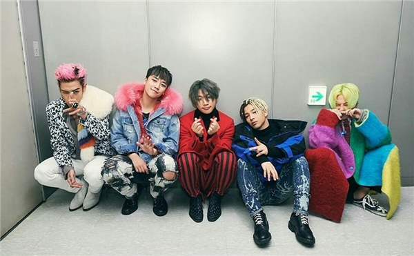 
Với màn trở lại hoảnh tráng với full album MADE hồi cuối năm 2016, các chàng trai Big Bang "chiếm trọn" con tim người hâm mộ và khẳng định được vị trí trong lòng người hâm mộ.