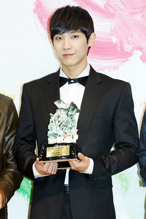 
Lee Joon nhận được nhiều giải thưởng cũng như khen ngợi của khán giả cho vai diễn ấn tượng này.