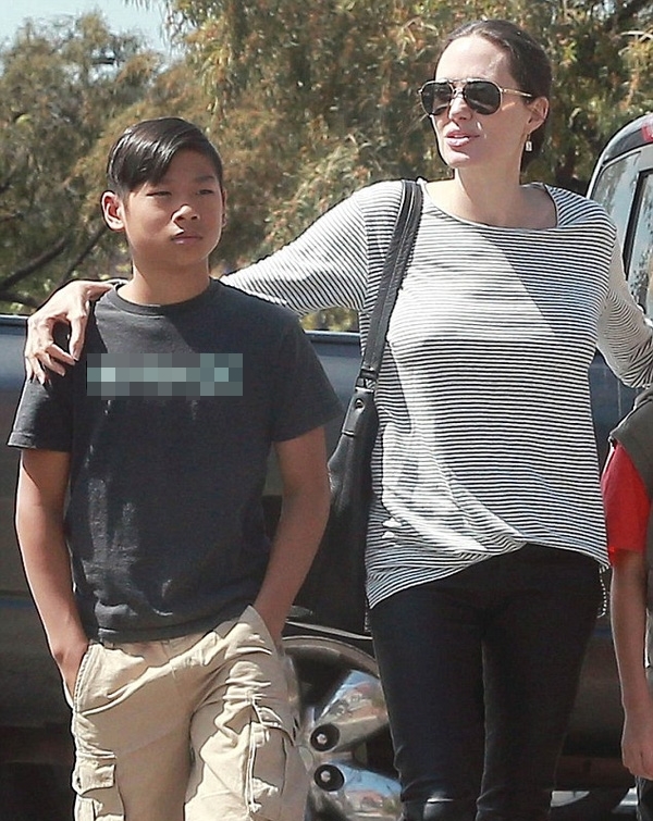 Pax Thiên, con nuôi của cặp đôi nổi tiếng Angelina Jolie và Brad Pitt.
