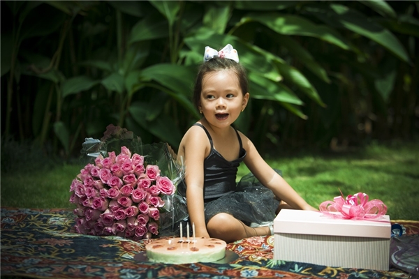 “Công chúa lai” nhà Đoan Trang lần đầu đóng MV cùng bố mẹ - Tin sao Viet - Tin tuc sao Viet - Scandal sao Viet - Tin tuc cua Sao - Tin cua Sao