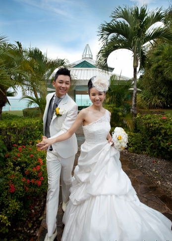 
Cuộc hôn nhân của cô với Phan Việt Minh nhận được nhiều lời chúc phúc.