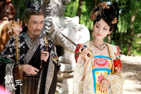 
Với ngân sách chỉ hơn 1 tỷ đồng cho trang phục, Lan Lăng Vương lại nhận được nhiều lời khen về trang phục.