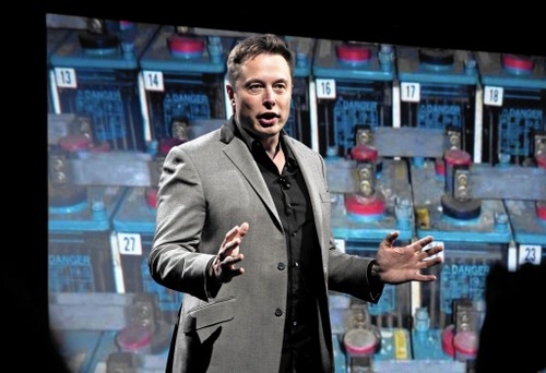 
Tỉ phú Elon Musk muốn kết nối não người với máy tính.