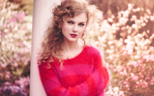 
Nữ ca sĩ "tài sắc vẹn toàn" Taylor Swift - người đứng ở vị trí thứ 10 được đông đảo người hâm mộ trên khắp thế giới yêu mến.