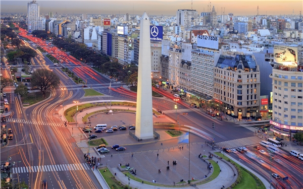 
Đại lộ là một điểm nhấn thu hút khách du lịch của thủ đô Argentina. (Ảnh: Internet)