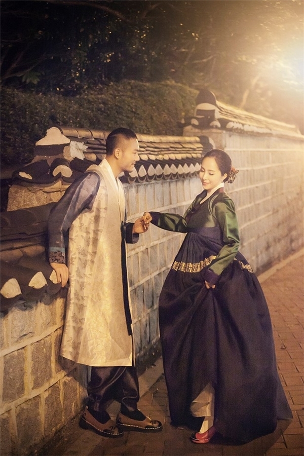 
Cả hai mặc trang phục truyền thống Hanbok của Hàn Quốc khiến nhiều người thích thú. - Tin sao Viet - Tin tuc sao Viet - Scandal sao Viet - Tin tuc cua Sao - Tin cua Sao
