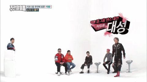 
Vẻ mặt "hạnh phúc" của trưởng nhóm Big Bang như nhìn đồng đội "pha trò" ở trong Weekly Idol.