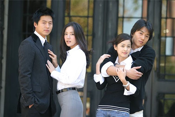 
Chuyện tình Harvard, câu chuyện tình yêu đẹp của tuổi trẻ và mang nhiều giá trị nhân văn sâu sắc. Bộ phim được xem là một trong những phim truyền hình kinh điển của nền giải trí xứ Hàn.