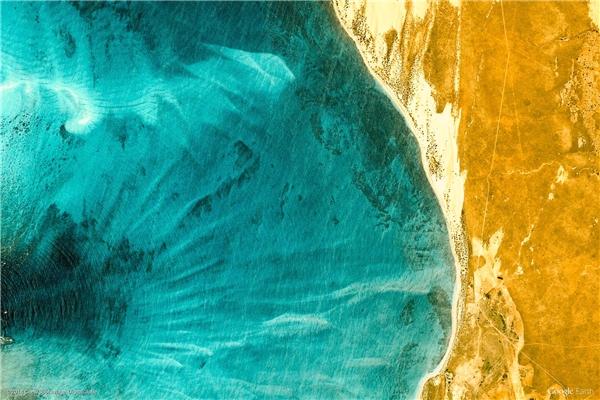 
Rạn đá ngầm Ningaloo đẹp đến ngỡ ngàng khi nhìn từ không gian. (Ảnh: Google Earth)