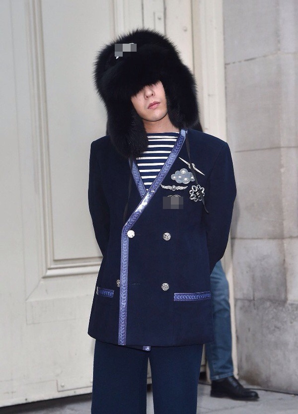 
G-Dragon nổi bật lại một sự kiện của hãng hàng thời trang nổi tiếng.