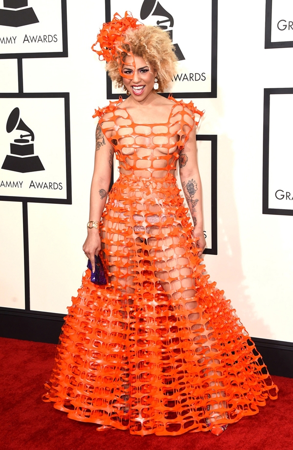 
Joy Villa với chiếc váy mặc cũng như không tại thảm đỏ Grammys hôm 8/2/2015.