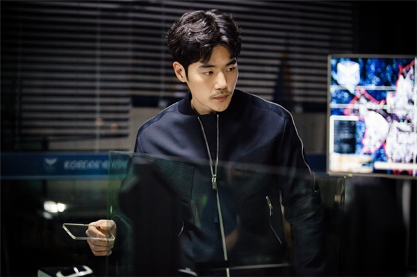 
Nhân vật đáng chú ý là Kim Joon Hyuk (Kim Kang Woo), một kẻ nóng tính nhưng tài giỏi, là cảnh sát có tỉ lệ bắt giữ tội phạm thành công cao nhất trong "Ordinary Earth". 