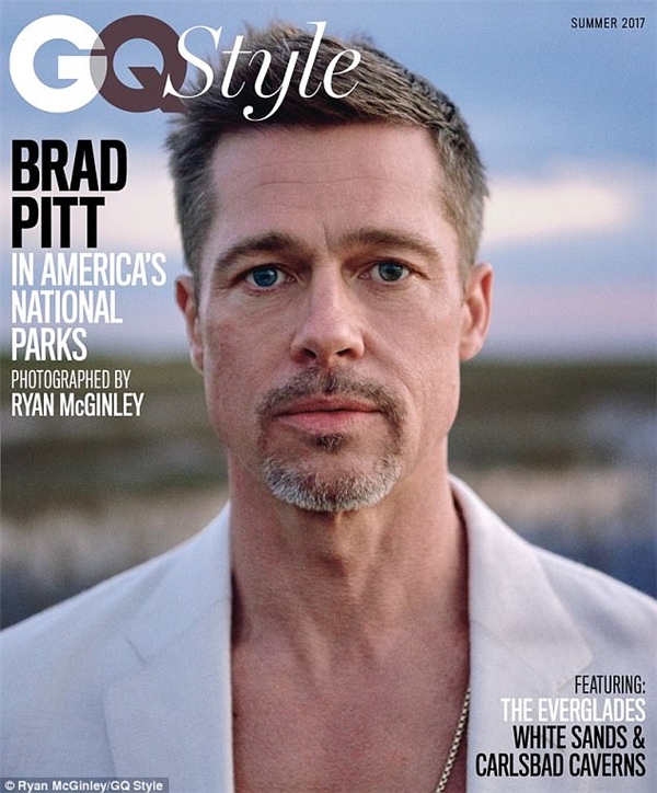 
Brad Pitt khác lạ trong lần đầu tiên xuất hiện trên tạp chí sau li hôn.