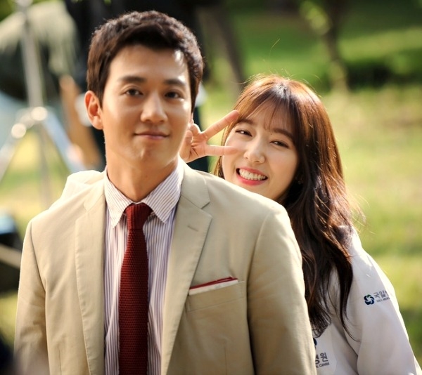 
Kim Rae Won và Park Shin Hye trong Doctors. (Ảnh: Internet).
