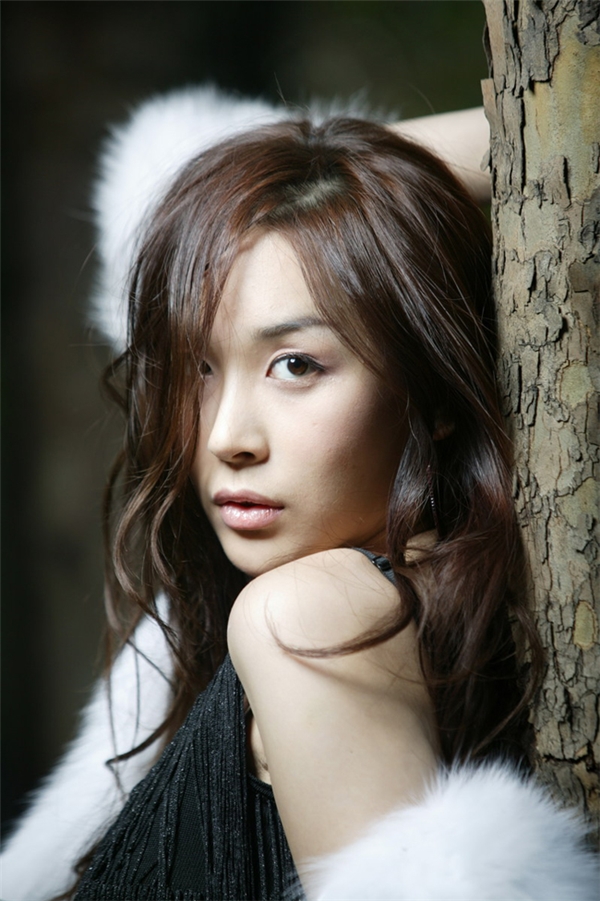 
Harisu được bầu chọn là người đẹ chuển giới xinh đẹp nhất và nổi tiếng nhất Hàn Quốc.