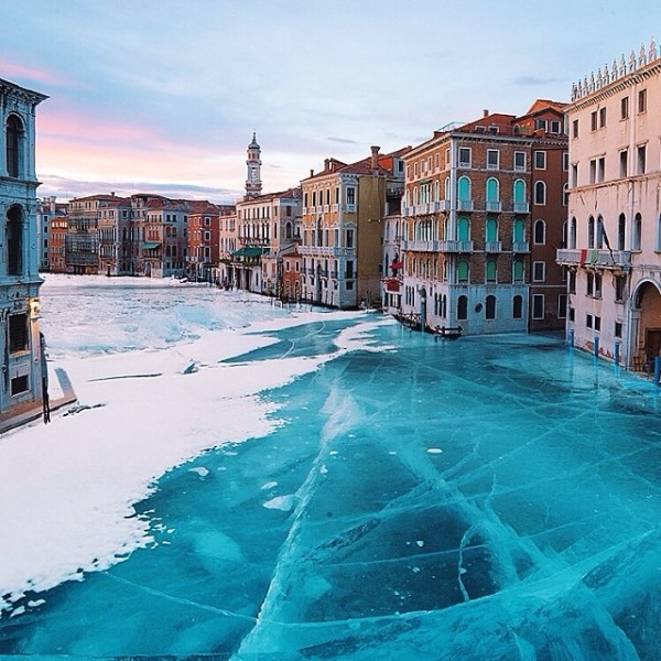 
Venice xinh đẹp bị đóng băng.