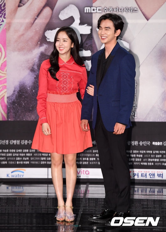 Kim So Hyun đẹp rạng rỡ bên bộ đôi mỹ nam Yoo Seung Ho, L (Infinite)