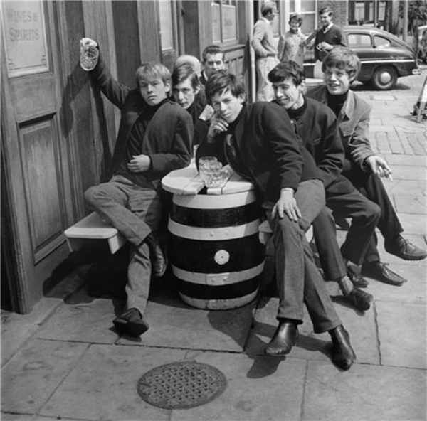 
Theo phát biểu của Mick Jagger thì đây là nhóm nhạc Rolling Stones vào năm 1963. Nhìn họ như những kẻ nổi loạn thực thụ! Mặc dù sự nghiệp của họ không được phát triển như mong đợi nhưng đối với công chúng họ đã hoàn thành tốt sứ mệnh của mình.