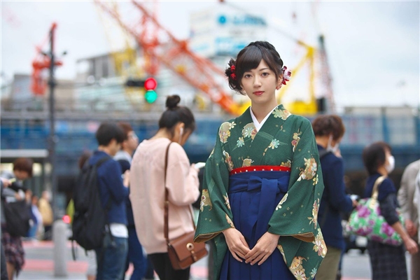 
Cô nàng trông cực kỳ xinh đẹp khi diện kimono với lối trang điểm nhẹ nhàng đặc trưng của phụ nữ Nhật.
