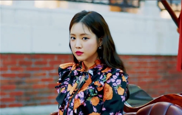 PSY ra MV mới nhưng 90% fan chỉ để ý đến vẻ đẹp của Naeun (Apink)