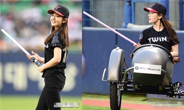 
Somi còn được vinh dự là người ném bóng khai màn trận đấu bóng chày cho đội LG Twins Baseball Club.