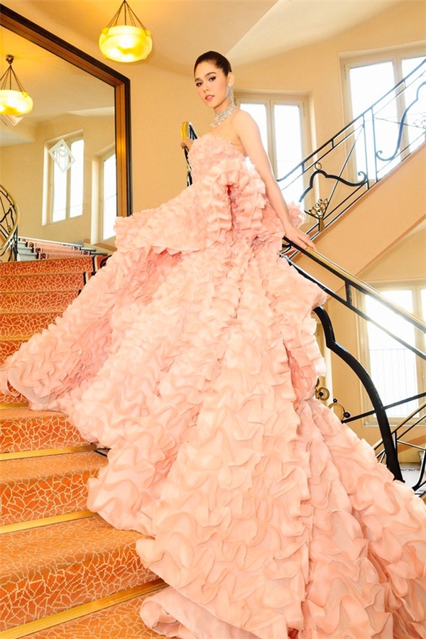 Ngỡ ngàng vẻ lộng lẫy của 20 bộ váy đẹp nhất trong lịch sử Cannes