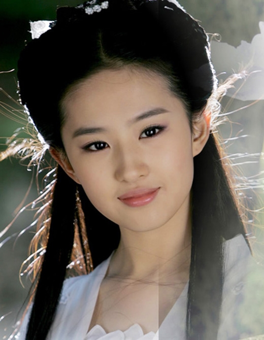 
Tiểu Long Nữ thần tiên, thoát tục đã đưa Lưu Diệc Phi trở thành sao trẻ được yếu thích nhất lúc bấy giờ.