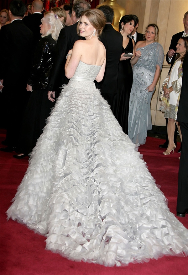 
Amy Adams sinh ra là để diện váy của Oscar de la Renta.