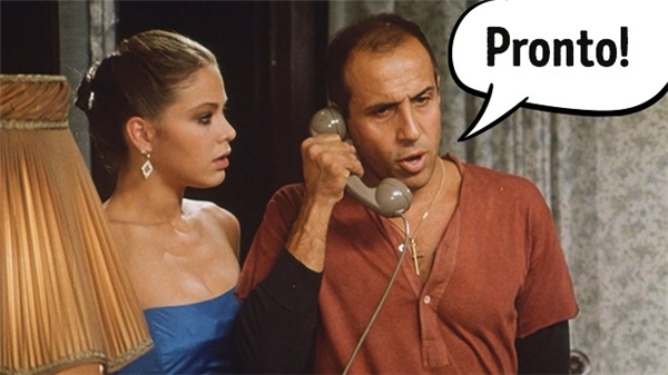
"Pronto" trong tiếng Ý có nghĩa là "Sẵn sàng". Đây là cách nói khi người Ý trả lời điện thoại.