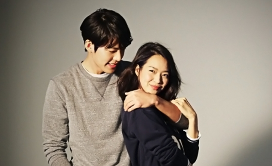 
Nam diễn viên hiện đang hẹn hò hạnh phúc cùng Shin Min Ah.