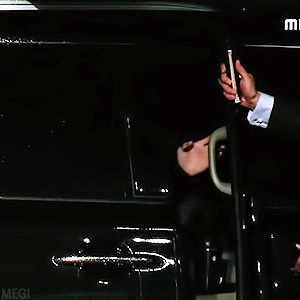 
Hình ảnh "chàng trai mở cửa xe" huyền thoại tại Melon Music Award 2015.