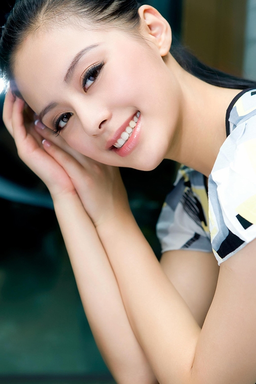 
Chung Hân Đồng - cô gái trong sáng, ngọt ngào của nhóm nhạc Twins. 