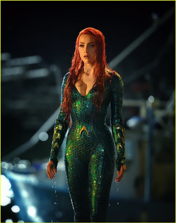 
Trong phim, cô đóng vai Mera, nữ hoàng Atlantis và là bạn gái/vợ của Aquaman với tạo hình vô cùng quyến rũ.