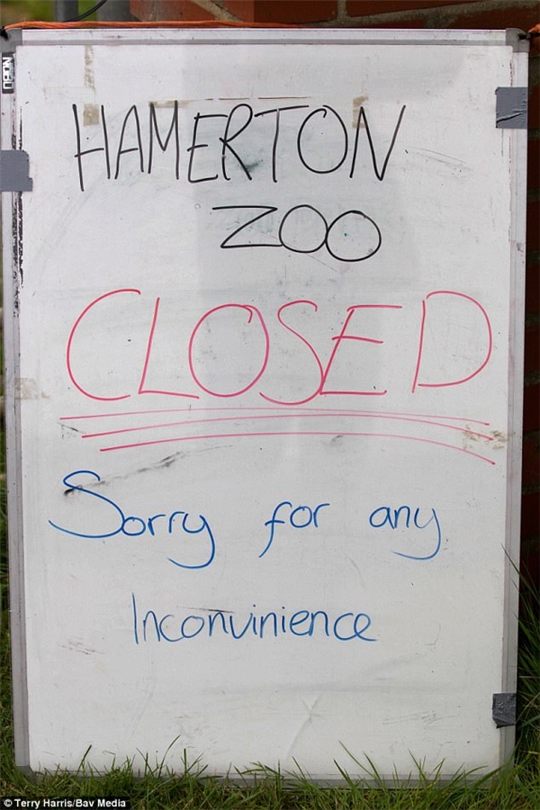 
Vườn thú đã phải đóng cửa.