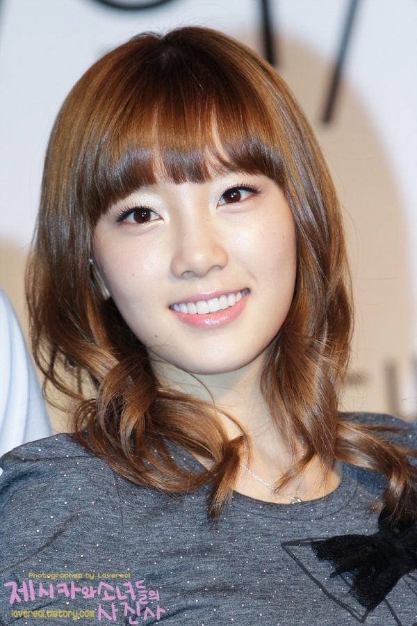 
Có thể nói Taeyeon là cô thần tượng chăm chỉ thay đổi kiểu tóc nhất trong làng giải trí Hàn Quốc.