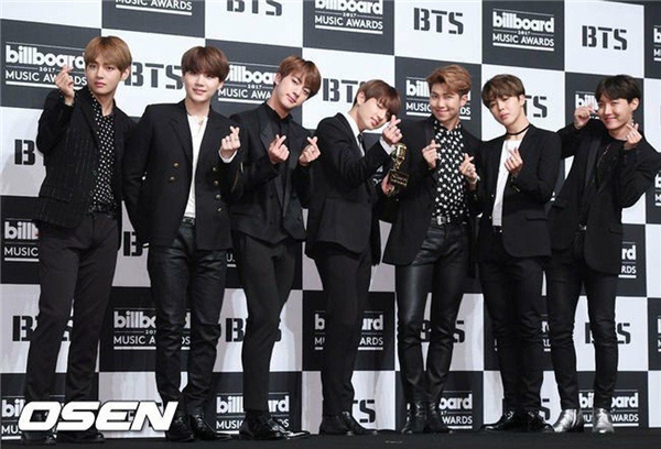 
BTS mở họp báo tại Hàn sau lễ trao giải Billboard và không quên "khoe" lời mời của Celine Dion với công chúng.