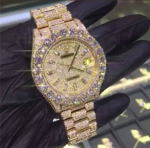 
Chiếc đồng hồ Rolex nạm kim cương có giá khoảng 100.000 USD là món trang sức không thể thiếu để khẳng định đẳng cấp. (Ảnh: Internet)
