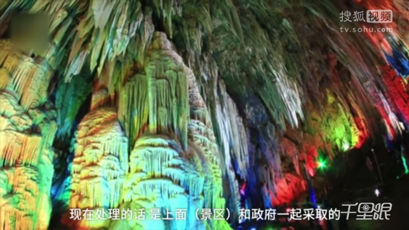 Du khách Trung Quốc cố tình phá măng đá ngàn năm tuổi