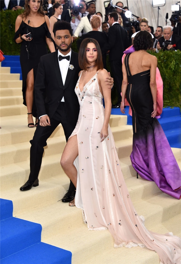 Since getting to know The Weeknd, Selena Gomez has become more and more irresistible