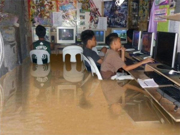 
Sau một trận lũ lụt kinh hoàng ở Indonesia.