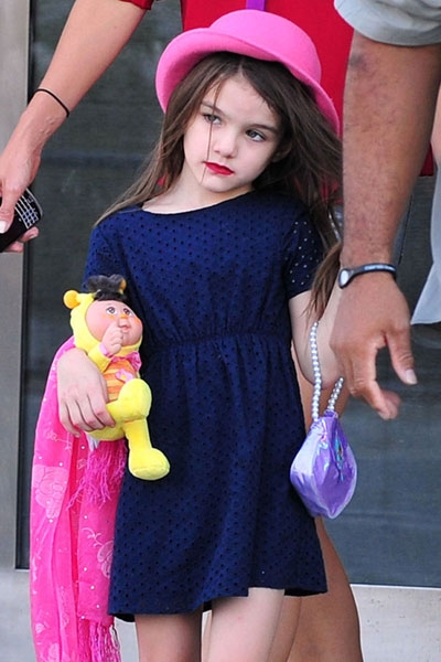 Chỉ mới 11 tuổi, con gái Tom Cruise đã đẹp như minh tinh điện ảnh
