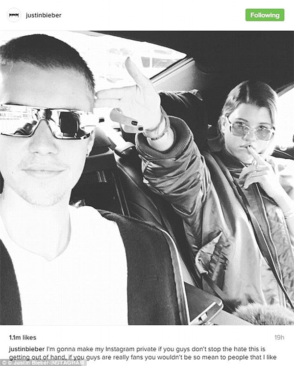 
Justin Bieber dọa sẽ khóa Instagram nếu fan tiếp tục "ném đá" Sofia - bạn gái tin đồn của anh chàng.